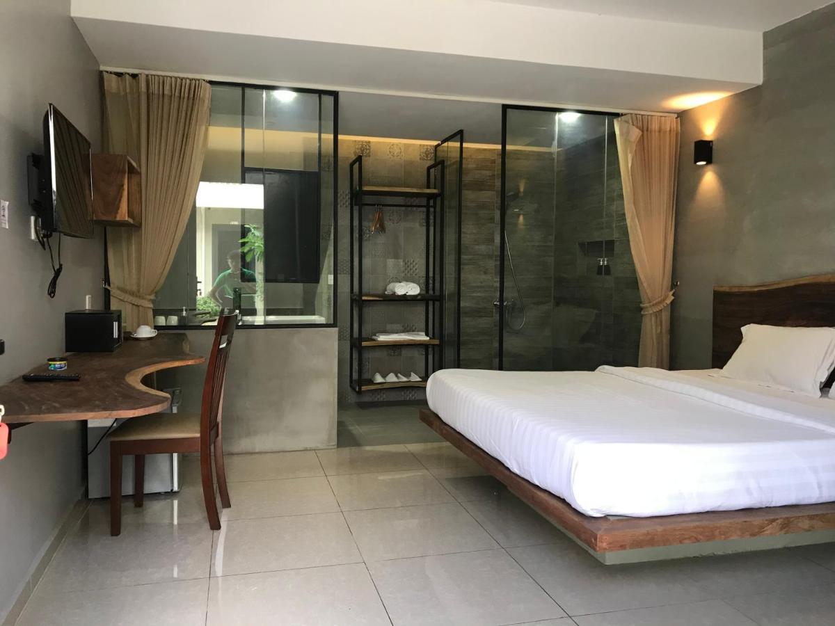 BK Hotel Phnom-Penh Buitenkant foto