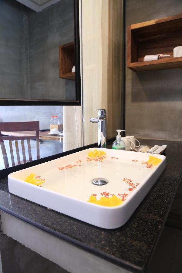 BK Hotel Phnom-Penh Buitenkant foto