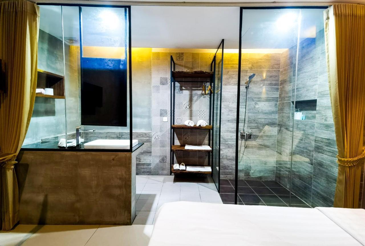 BK Hotel Phnom-Penh Buitenkant foto